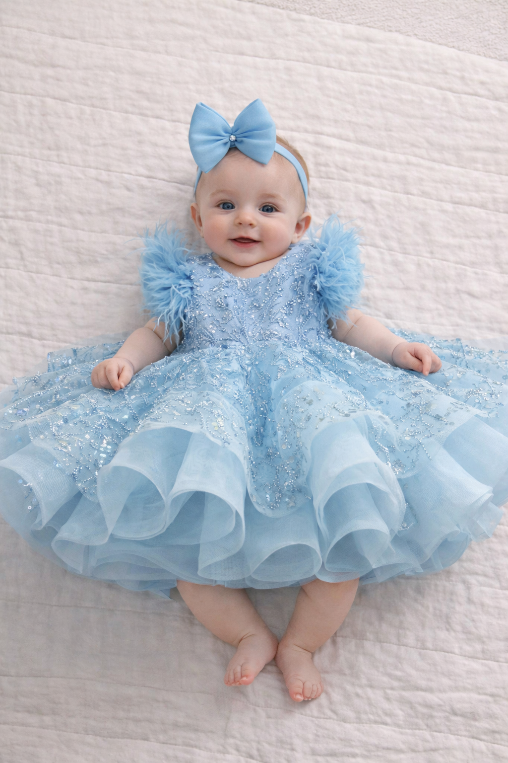 Vestito cerimonia elegante bambina con piume e ricami glitter