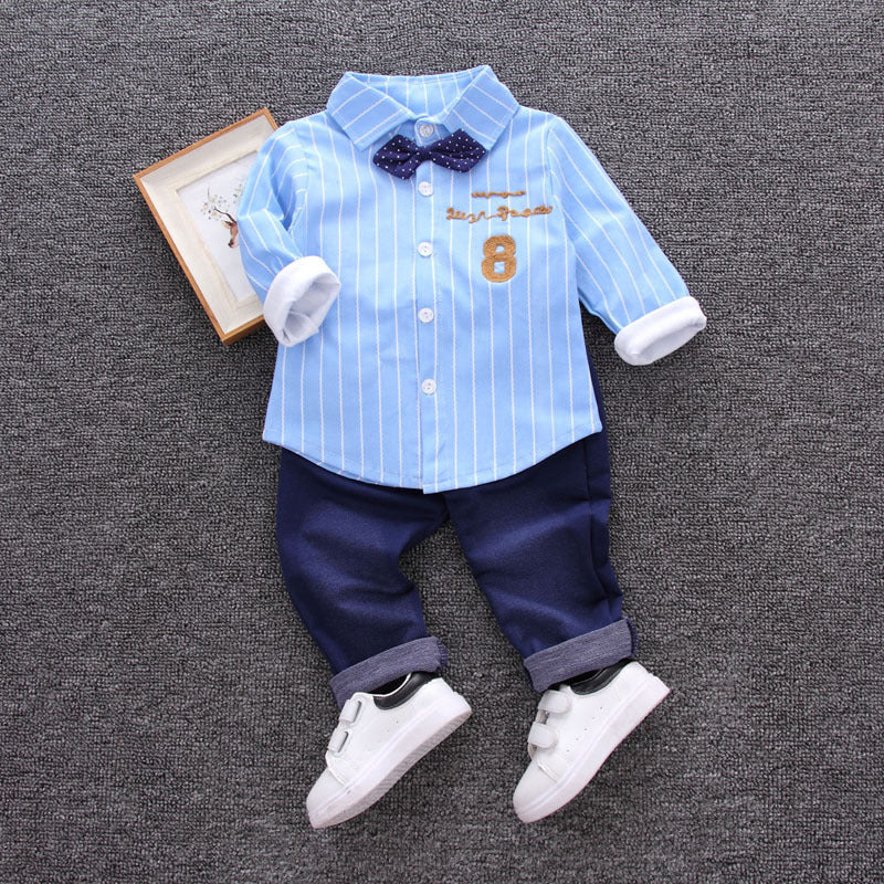 Completo Elegante Bimbo con Camicia a Righe, Papillon e Pantaloni