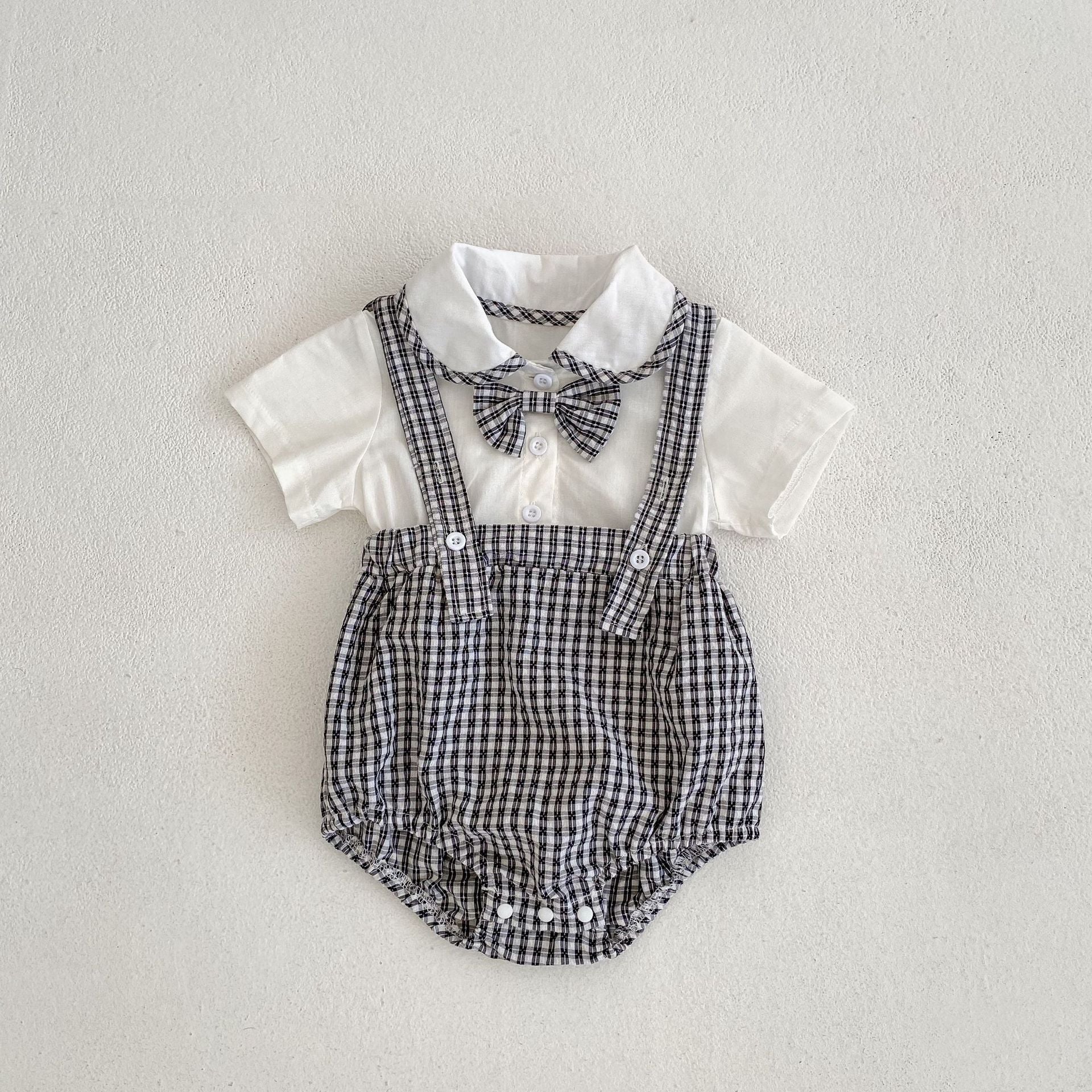 Pagliaccetto  elegante a quadretti per neonato con papillon