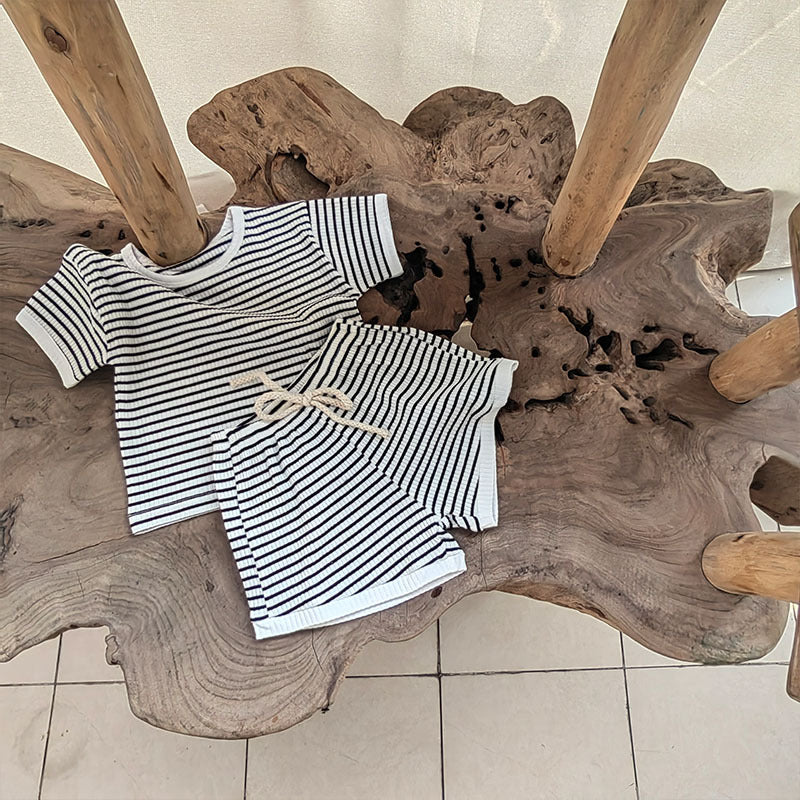 Completo Estivo Bimbo/Bimba  Maglietta e Shorts a Righe Colorate