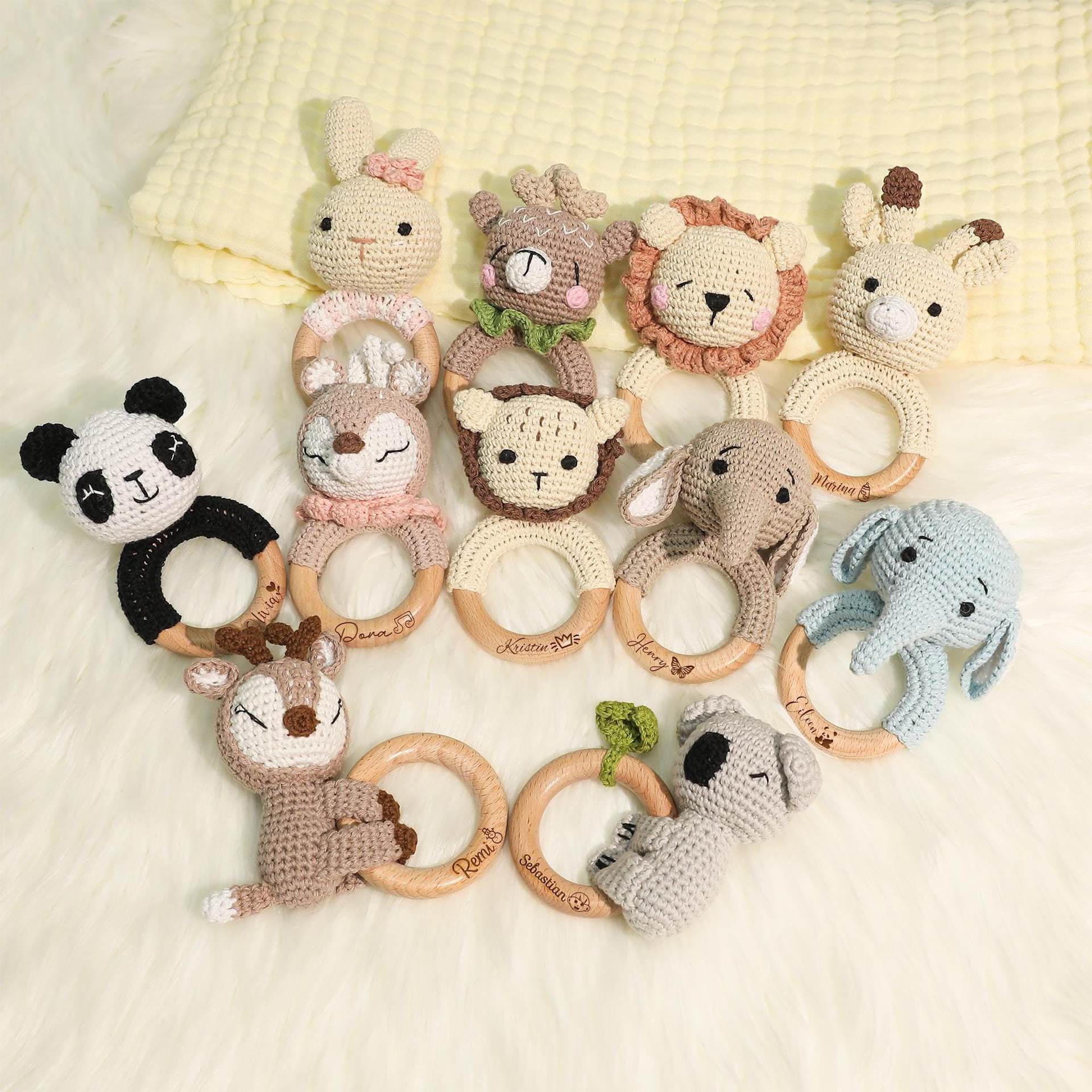 Sonaglio neonato in legno e cotone all’uncinetto – Animali handmade