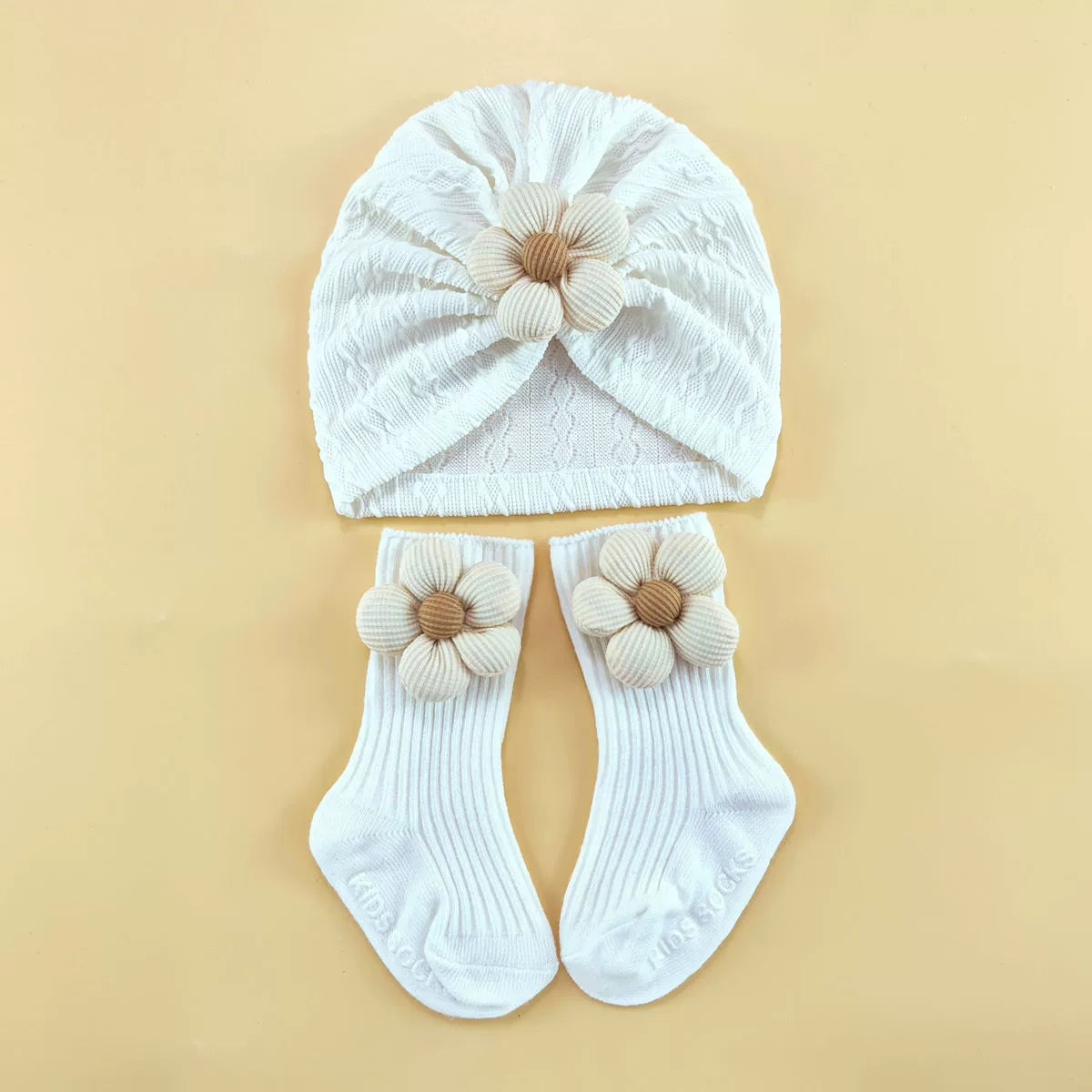 Set Cappellino + Calzini Fiore – 0-6 mesi