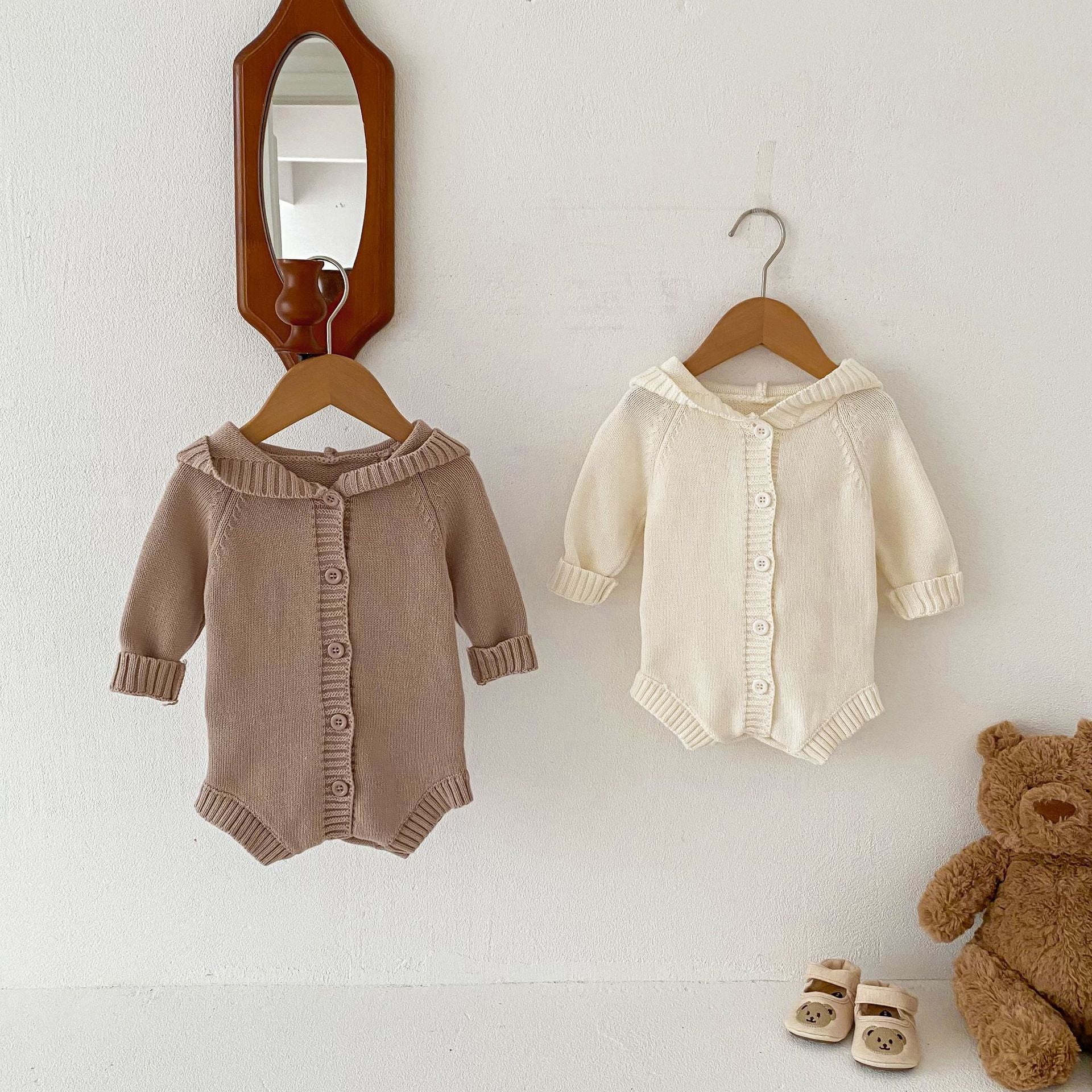 Body in maglia con cappuccio e bottoni  Beige o Crema