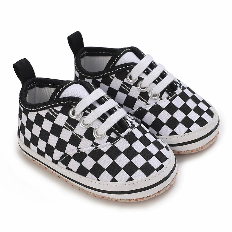 Sneakers Neonato a Scacchi – Scarpe Morbide Antiscivolo in Tessuto Traspirante