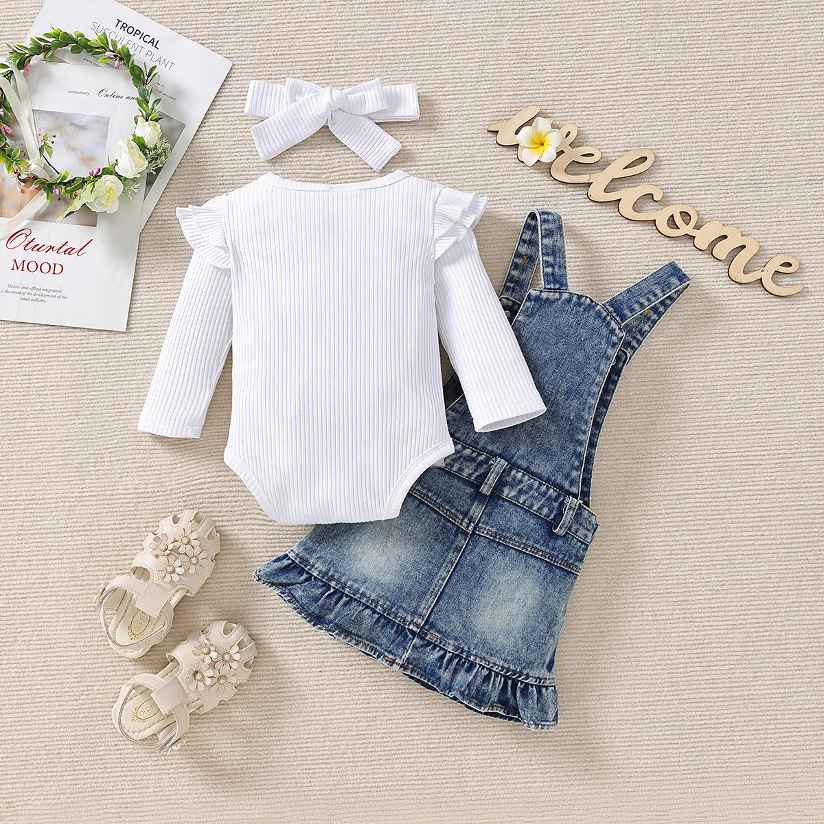 Completo Bambina 3 Pezzi  Body Bianco, Gonna Salopette in Jeans e Fascia