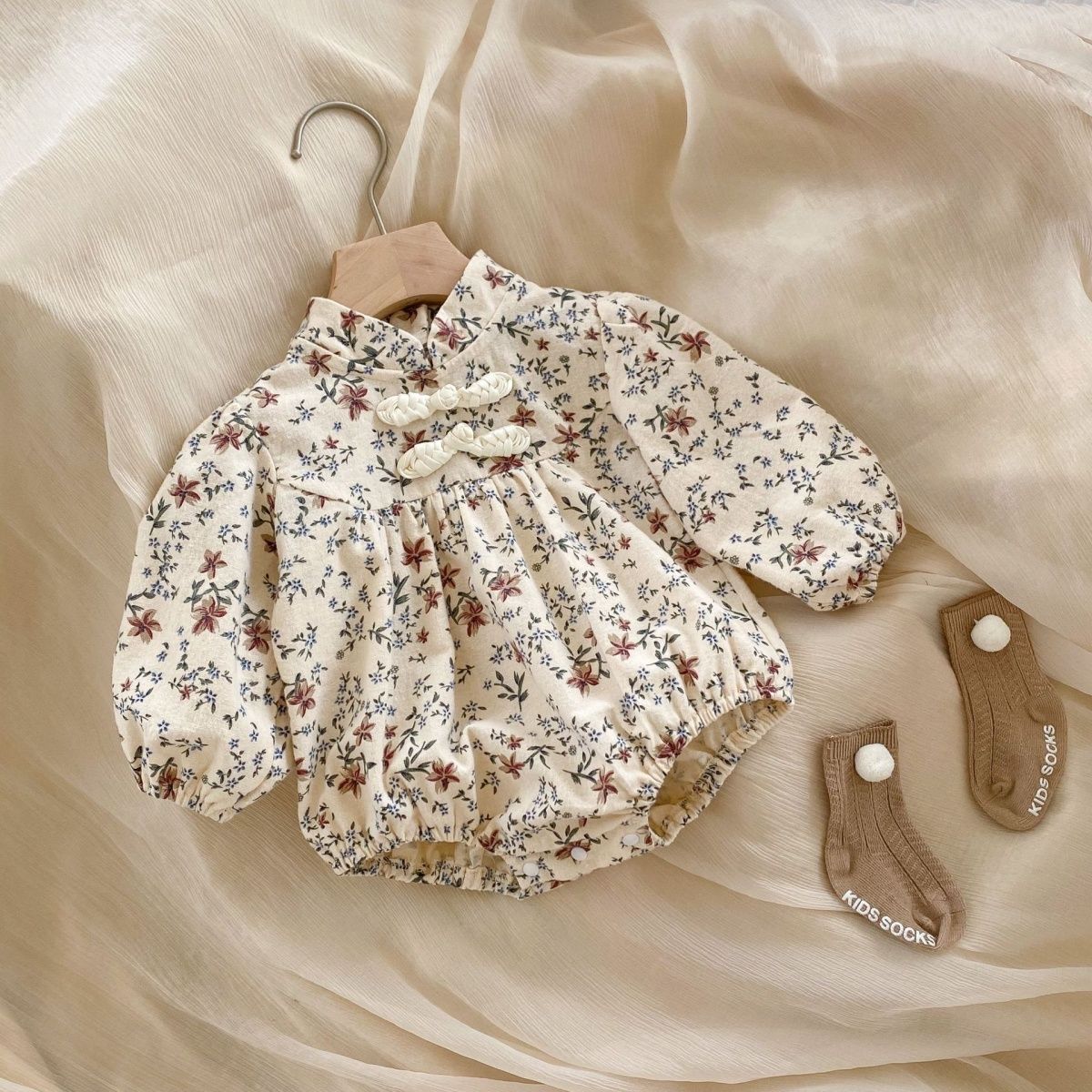 Pagliaccetto Floreale Elegante in Cotone – Maniche Lunghe con Fiocchi