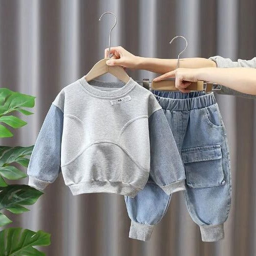 Completo Bimbo Autunno/Inverno  Felpa Grigia e Pantaloni Cargo in Jeans