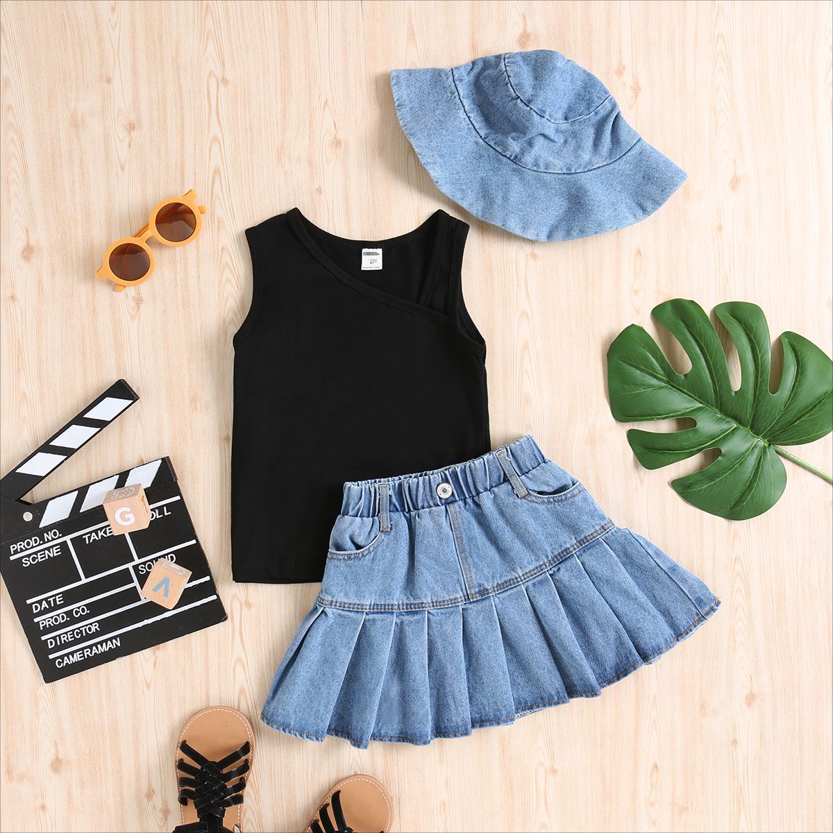 Completo estivo bambina – Top monospalla nero e gonna in denim plissé