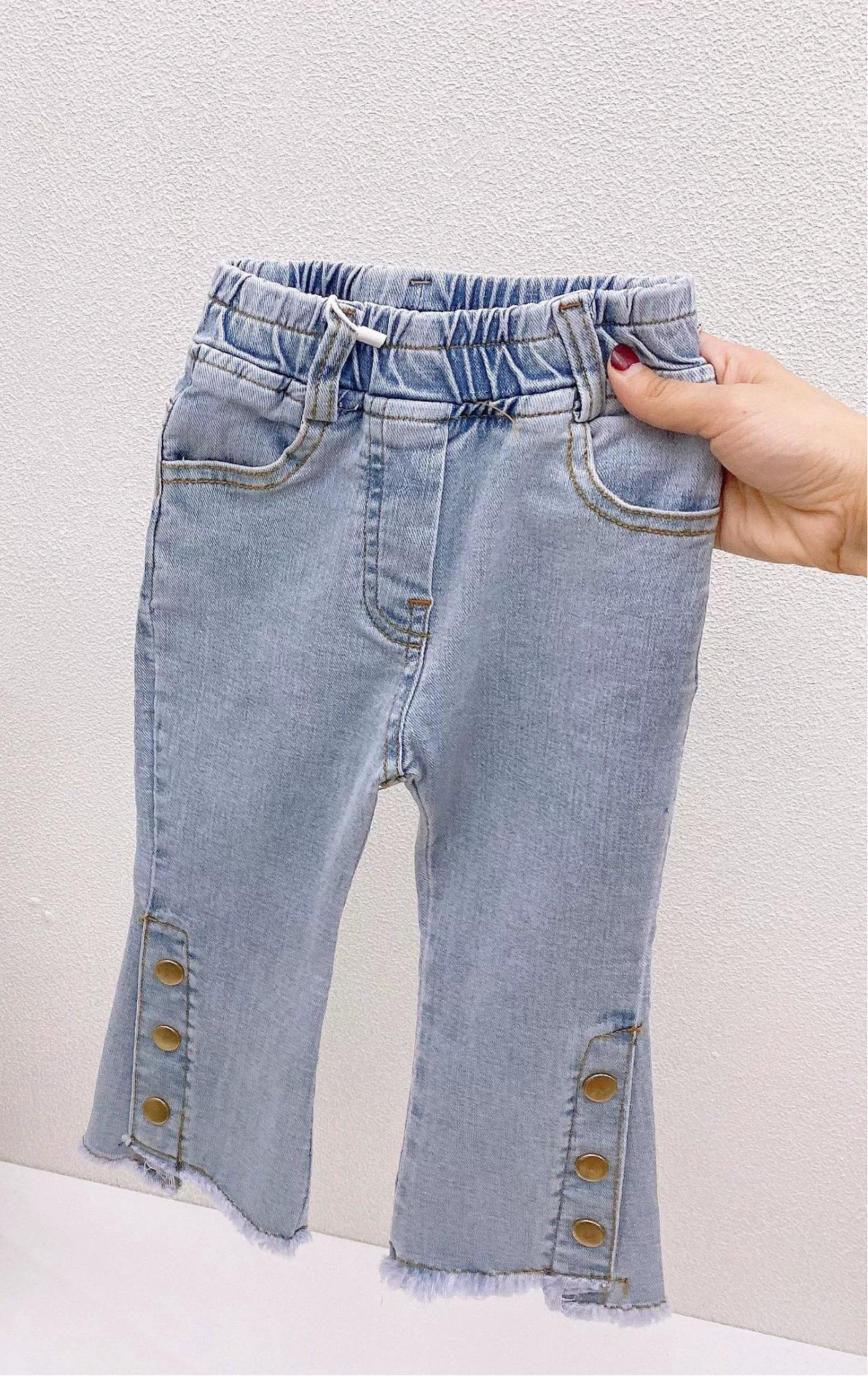 Jeans a zampa con bottoni Bimba