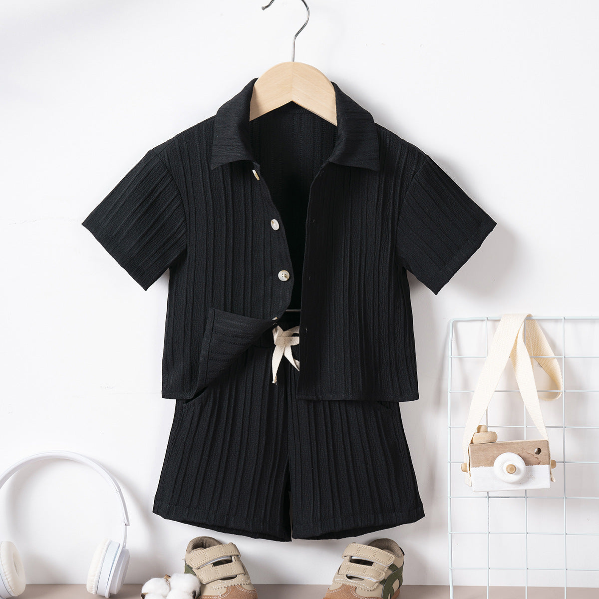 Completo Estivo Bambino in Cotone a Coste – Camicia e Shorts