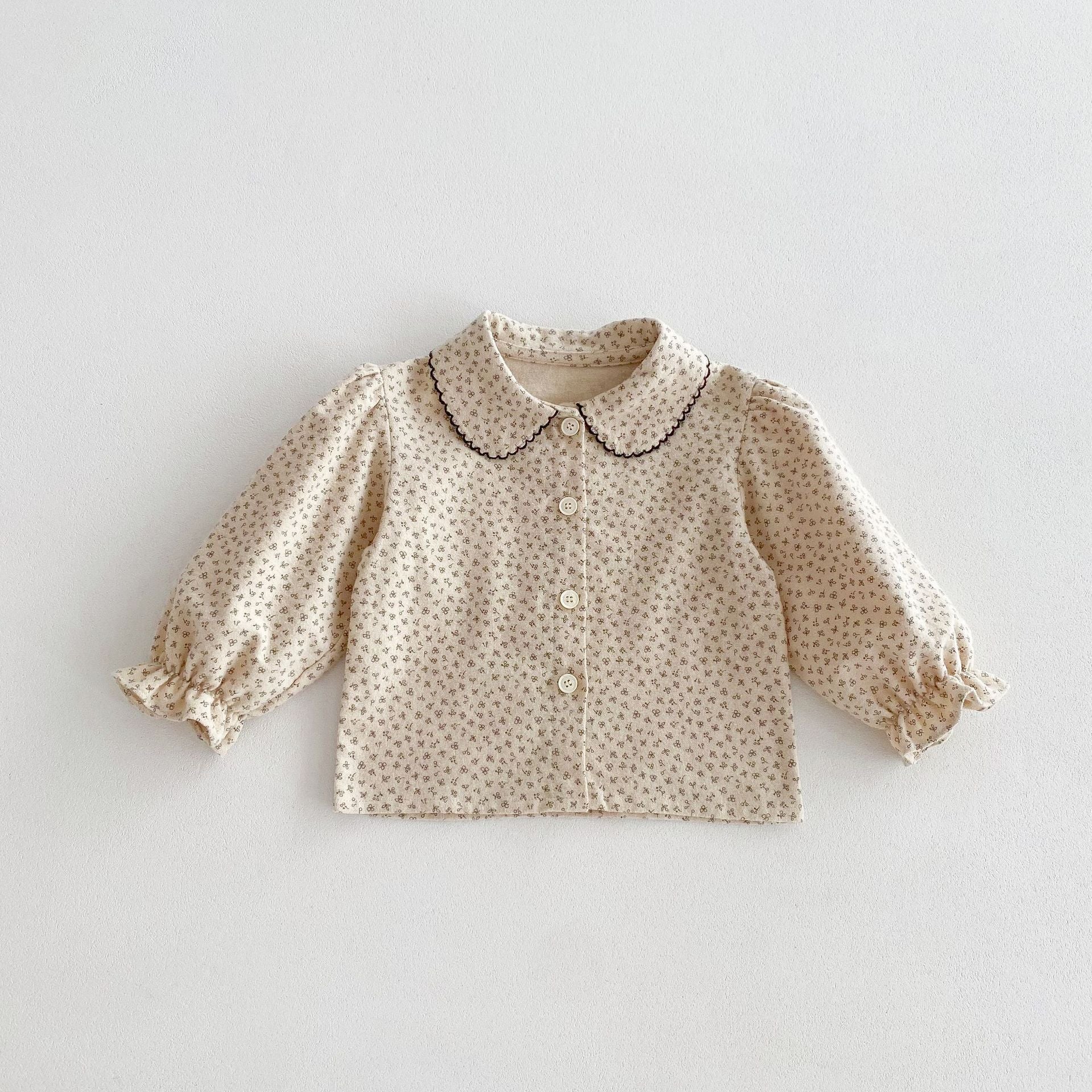 Completo Bambina in Cotone con Camicetta Floreale e Salopette in Jeans – Stile Retrò Chic