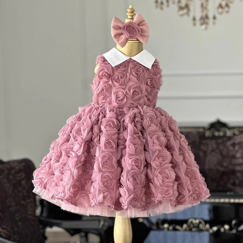 Abito cerimonia bimba con rose in rilievo e colletto bianco