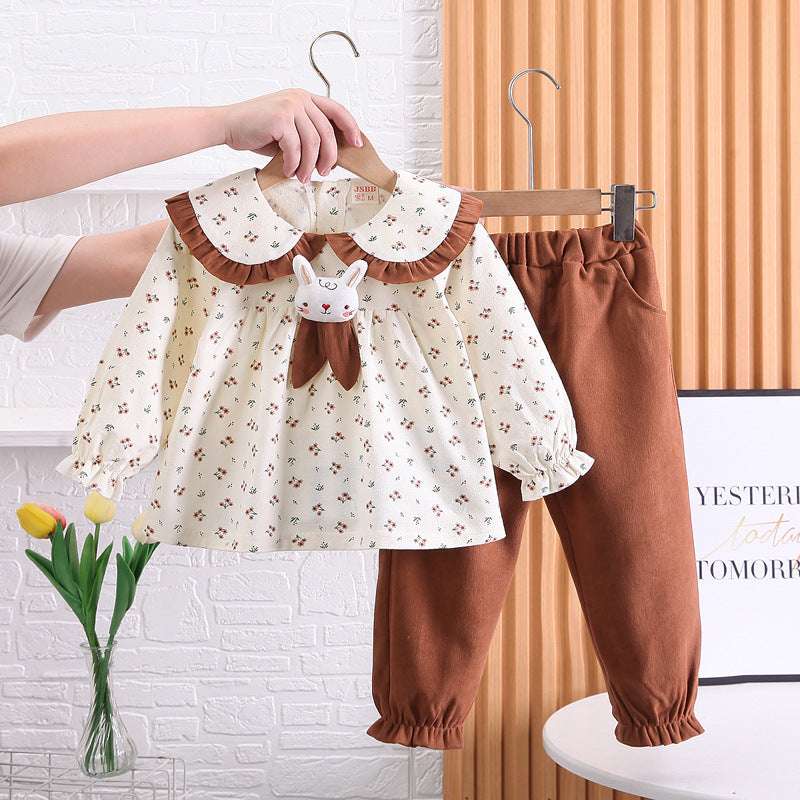 Completo Bambina “Bunny Chic” – Blusa a Fiori con Coniglietto + Pantaloni Coordinati