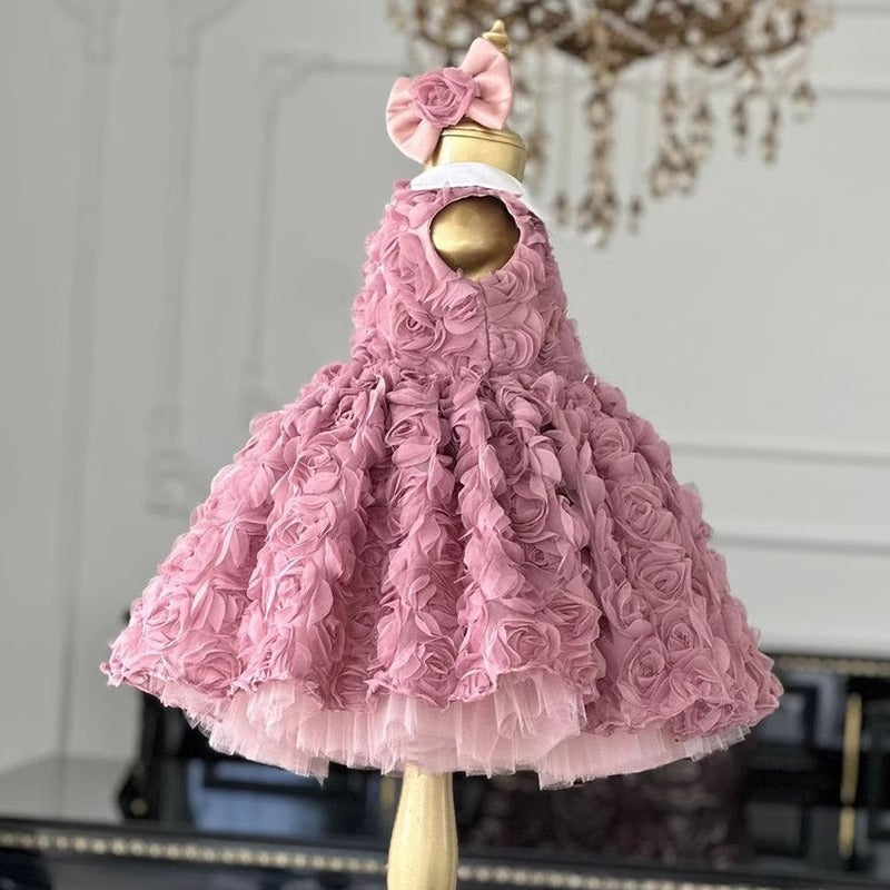 Abito cerimonia bimba con rose in rilievo e colletto bianco