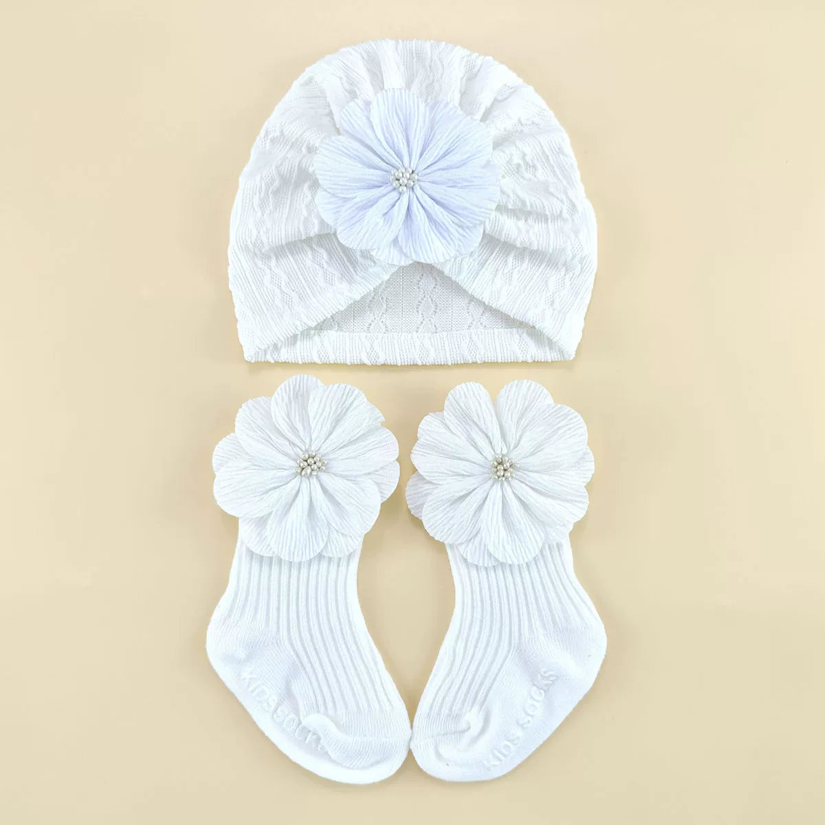 Set Cappellino + Calzini Fiore Perline (0-6 mesi)