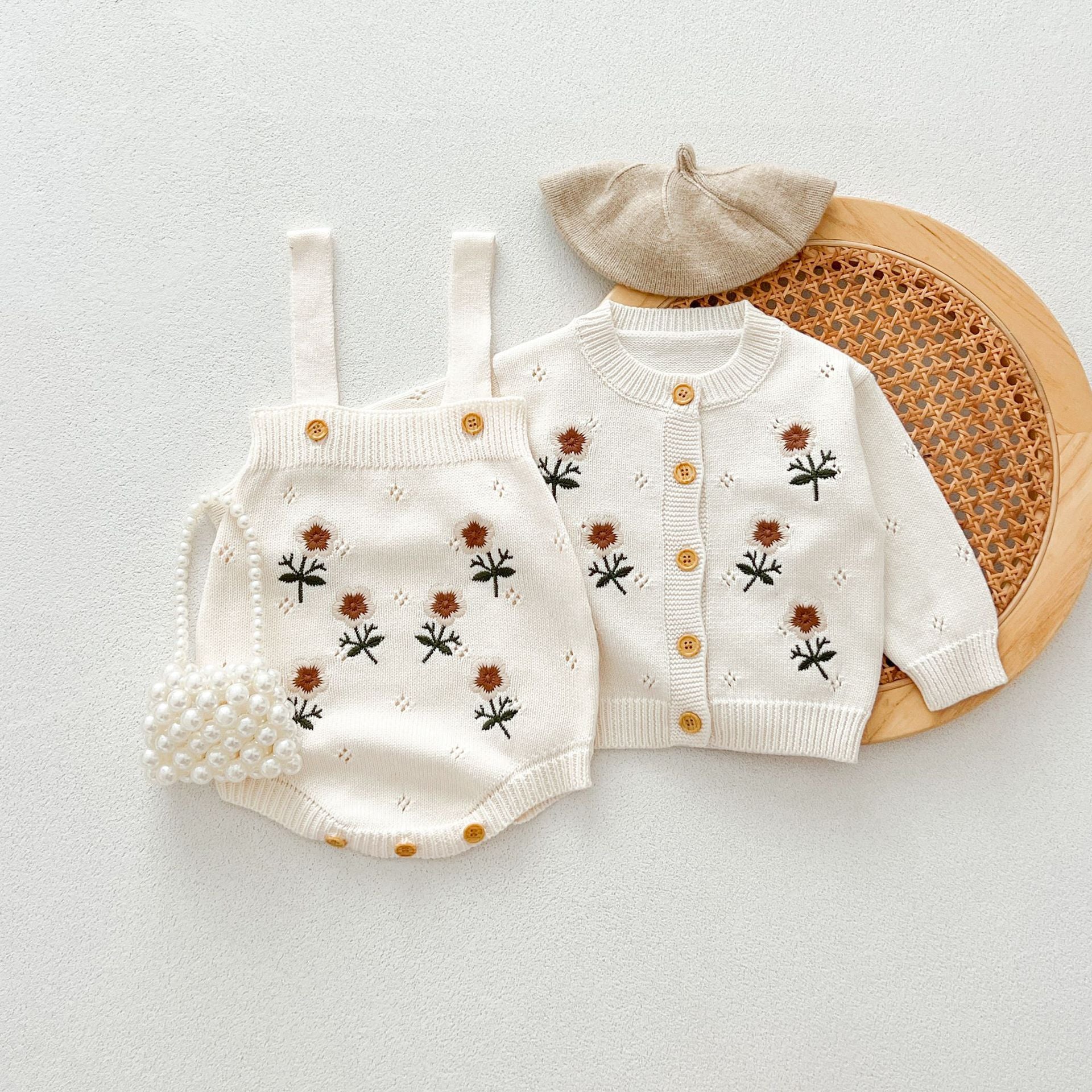 Set Maglia + Body Salopette Neonata Bimba Maglia Ricamata – Con Borsetta e Berretto