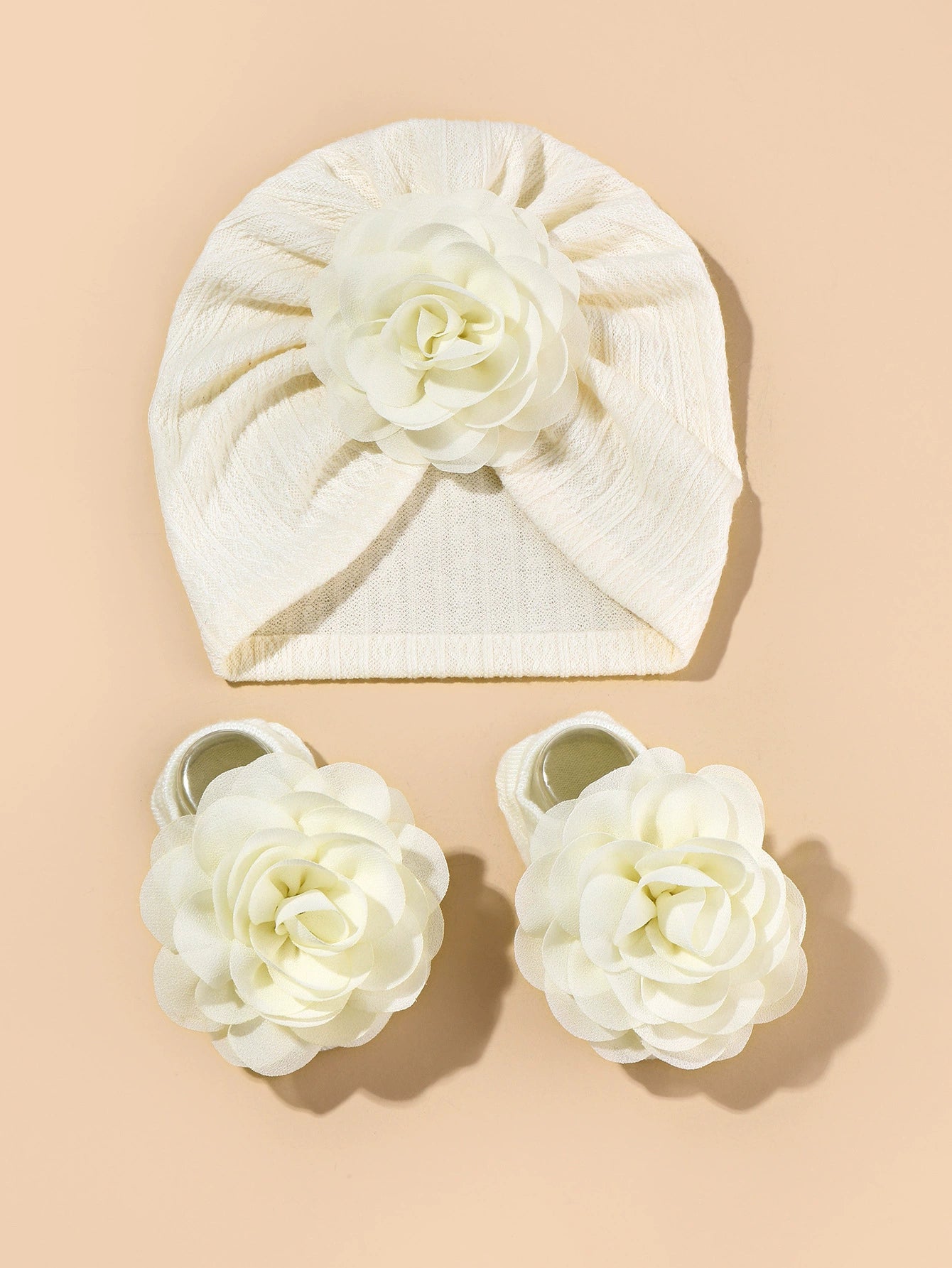 Set Cappellino + Scarpette Fiore – Elegance (0-6 mesi)