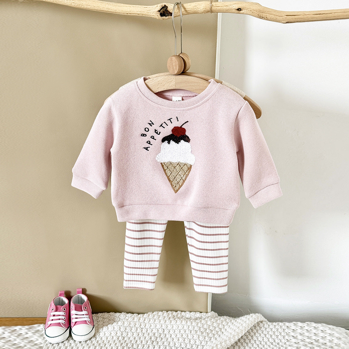 Completino “Bon Appétit” Rosa con Felpa Gelato e Leggings a Righe