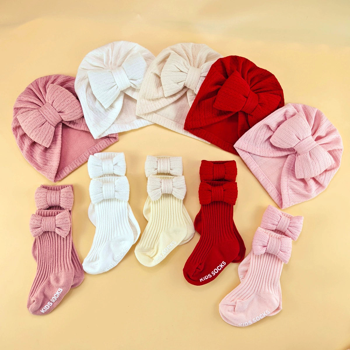 Set Cappellino + Calzini Maxi Fiocco (0-6 mesi)