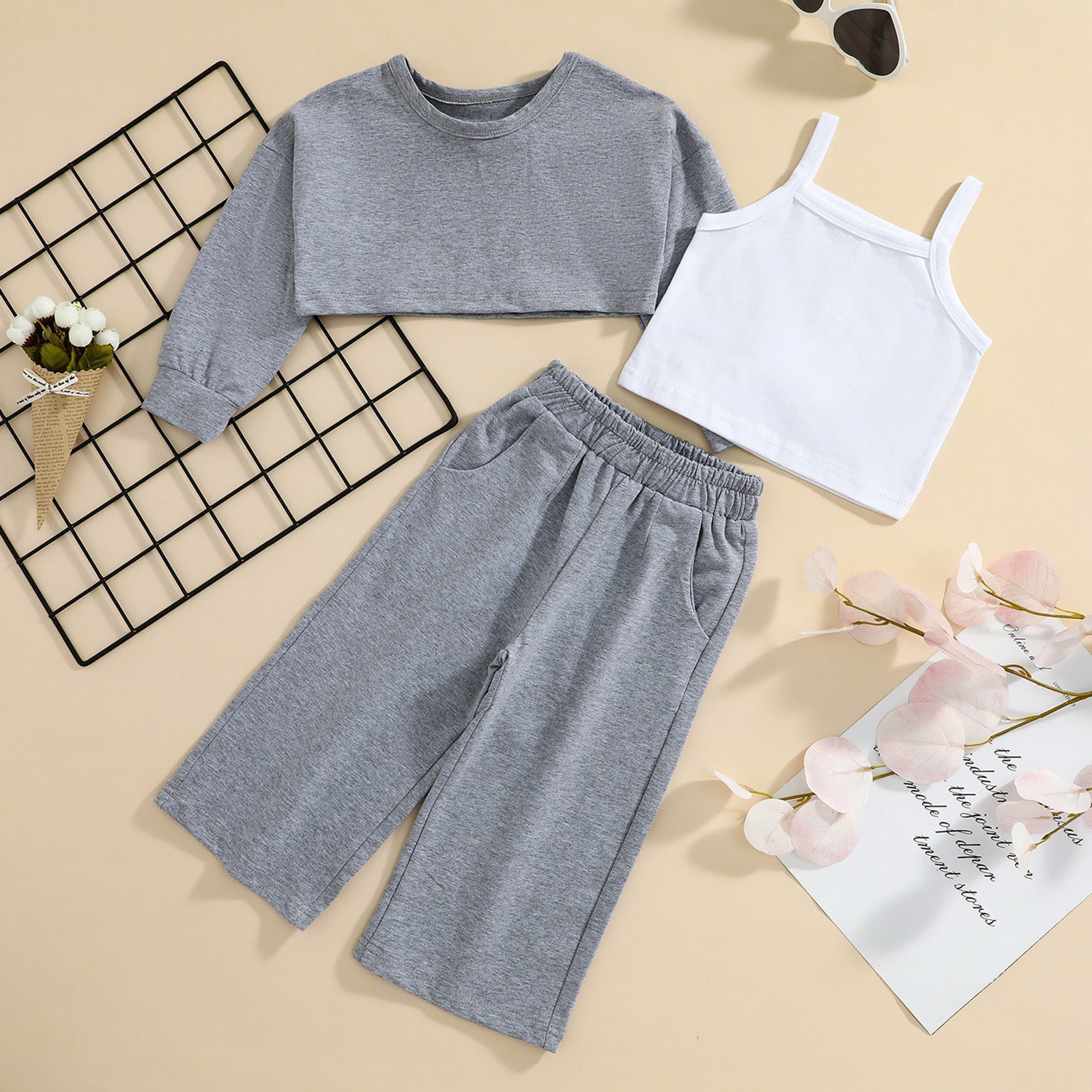 Completo 3 Pezzi Bambina – Canotta, Felpa Cropped e Pantaloni Grigi