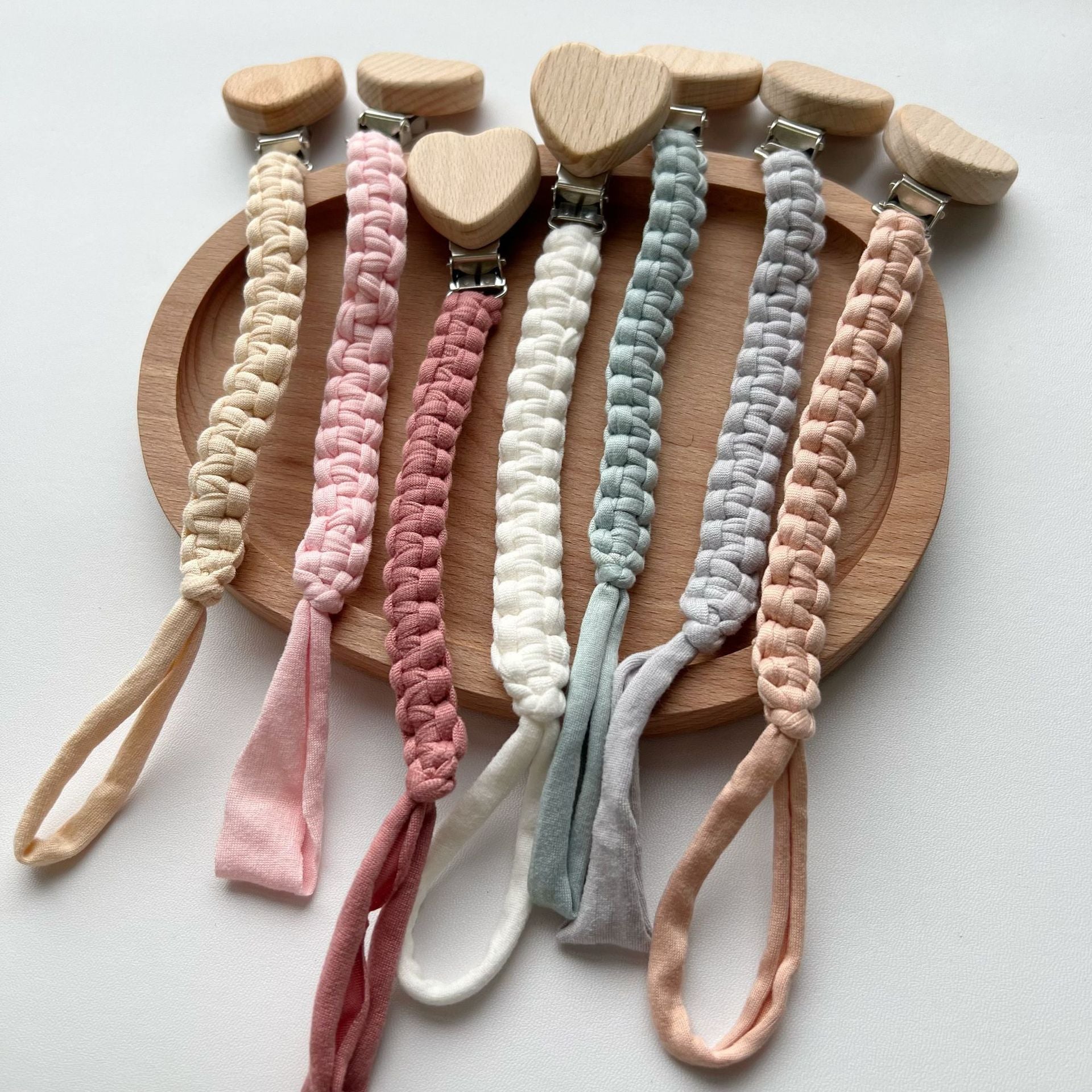Portaciuccio Intrecciato in Cotone con Clip a Cuore in Legno
