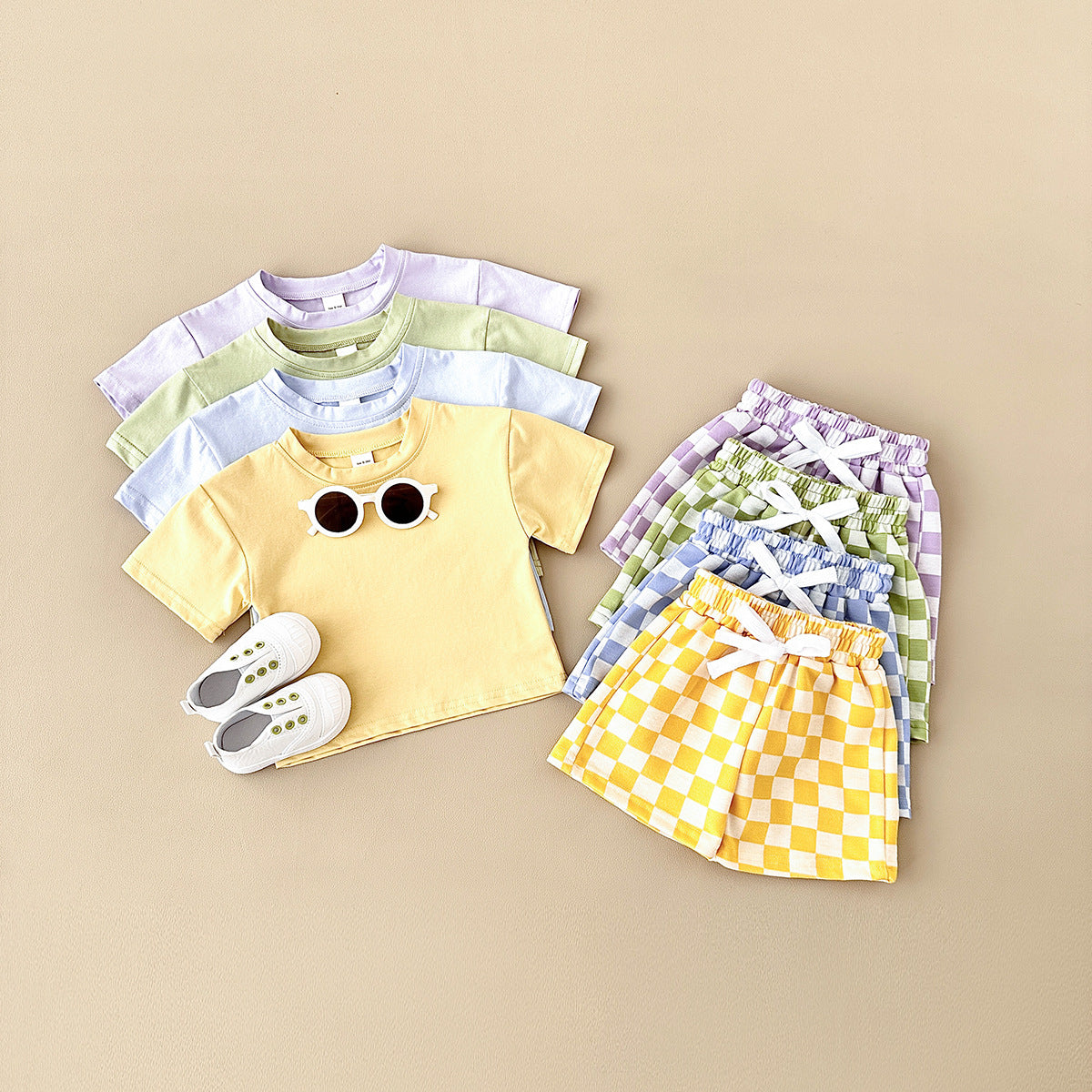 Completo Estivo Bambino  T-Shirt Monocolore e Shorts a Scacchi