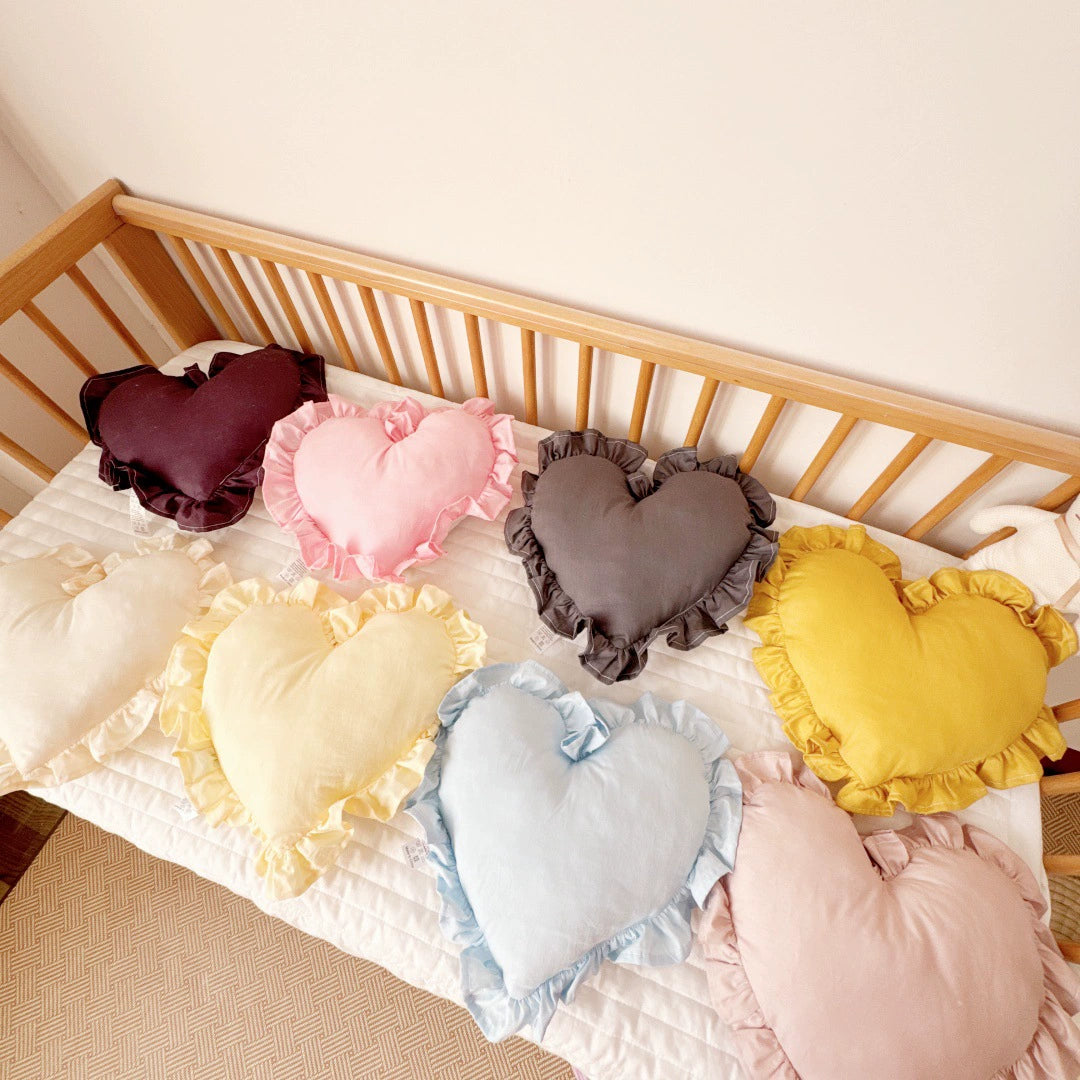 Cuscino Decorativo a Forma di Cuore con Volant