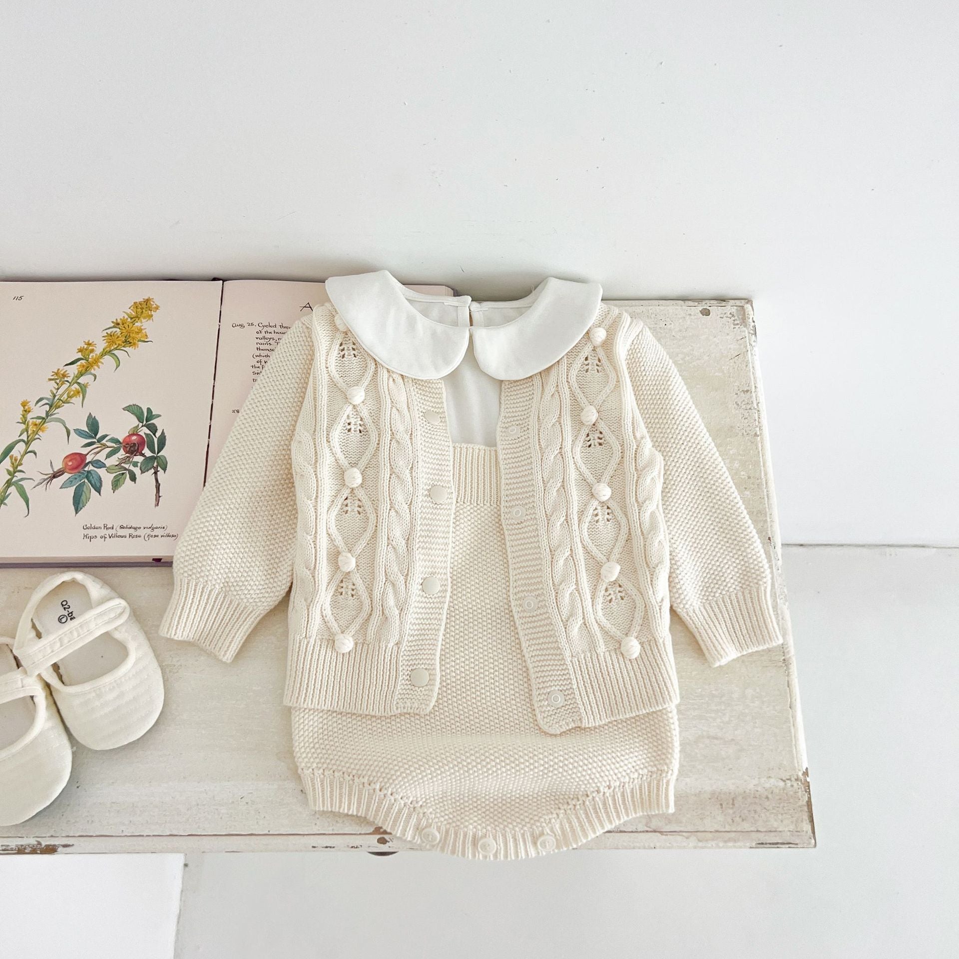 Completo Neonata/ Bimba 2 Pezzi in Maglia – Cardigan con Treccia e Body Coordinato