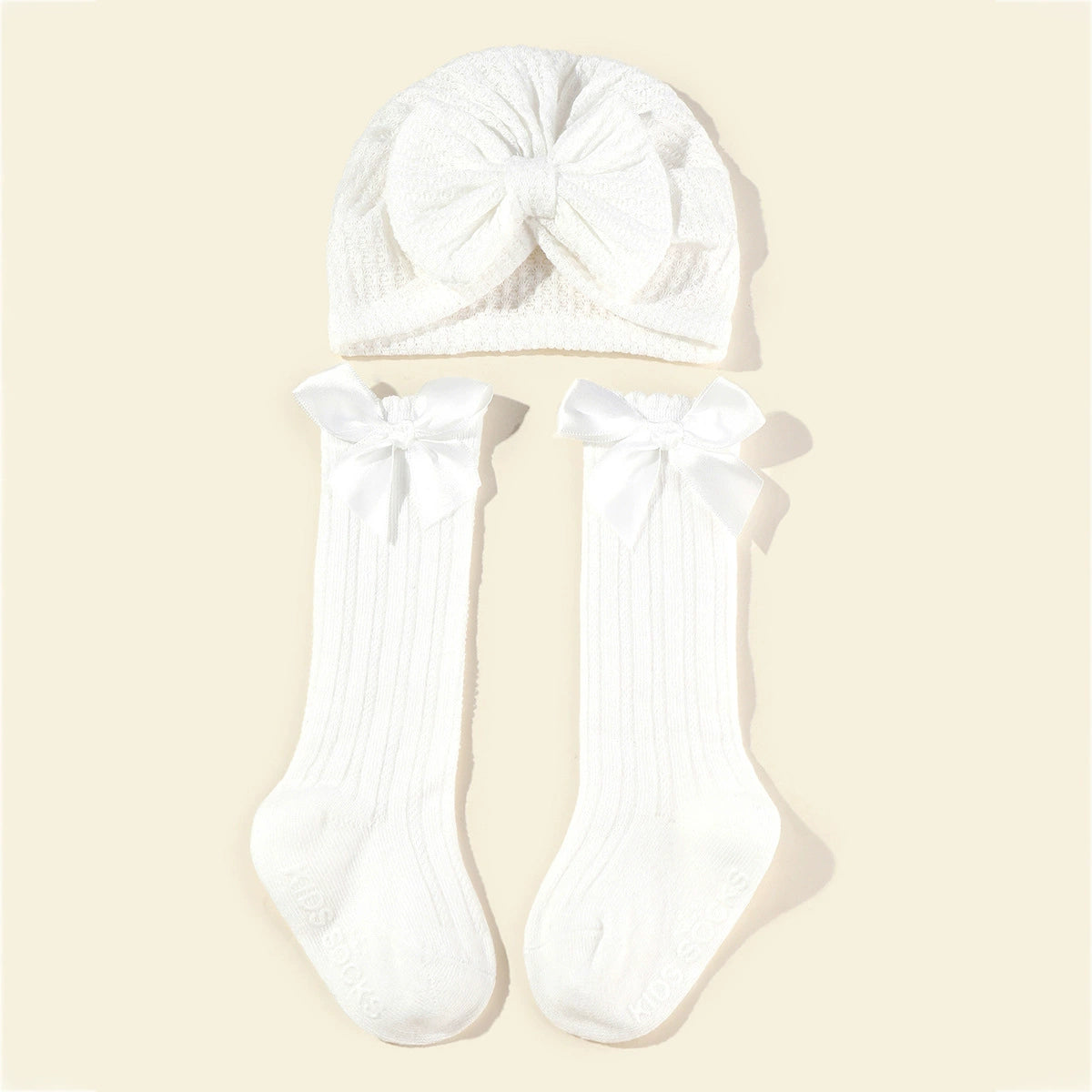 Set Cappellino + Calzini Fiocco Raso (0-6 mesi)