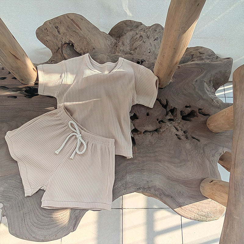 Completo Estivo Bimbo/Bimba  Maglietta e Shorts a Righe Colorate