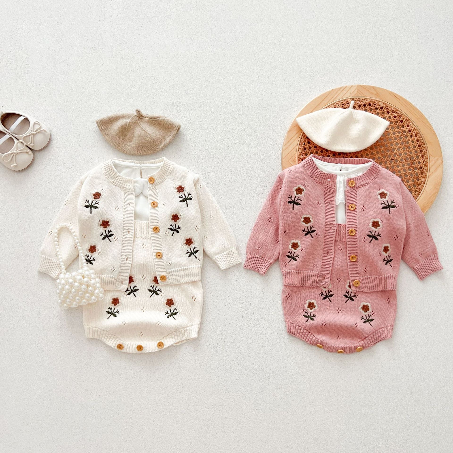 Set Maglia + Body Salopette Neonata Bimba Maglia Ricamata – Con Borsetta e Berretto