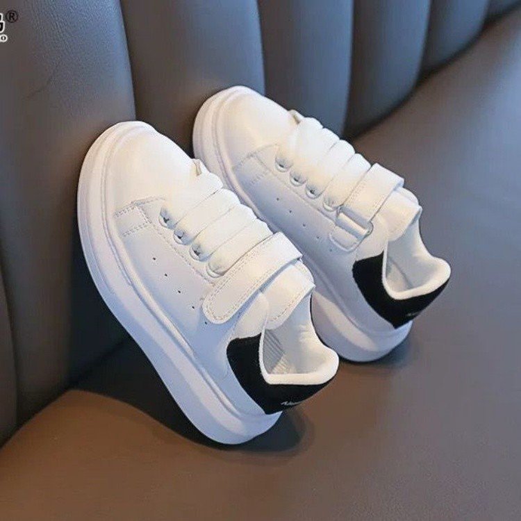 Sneakers Bianche Bambino/a con Strappo e Dettaglio Colorato