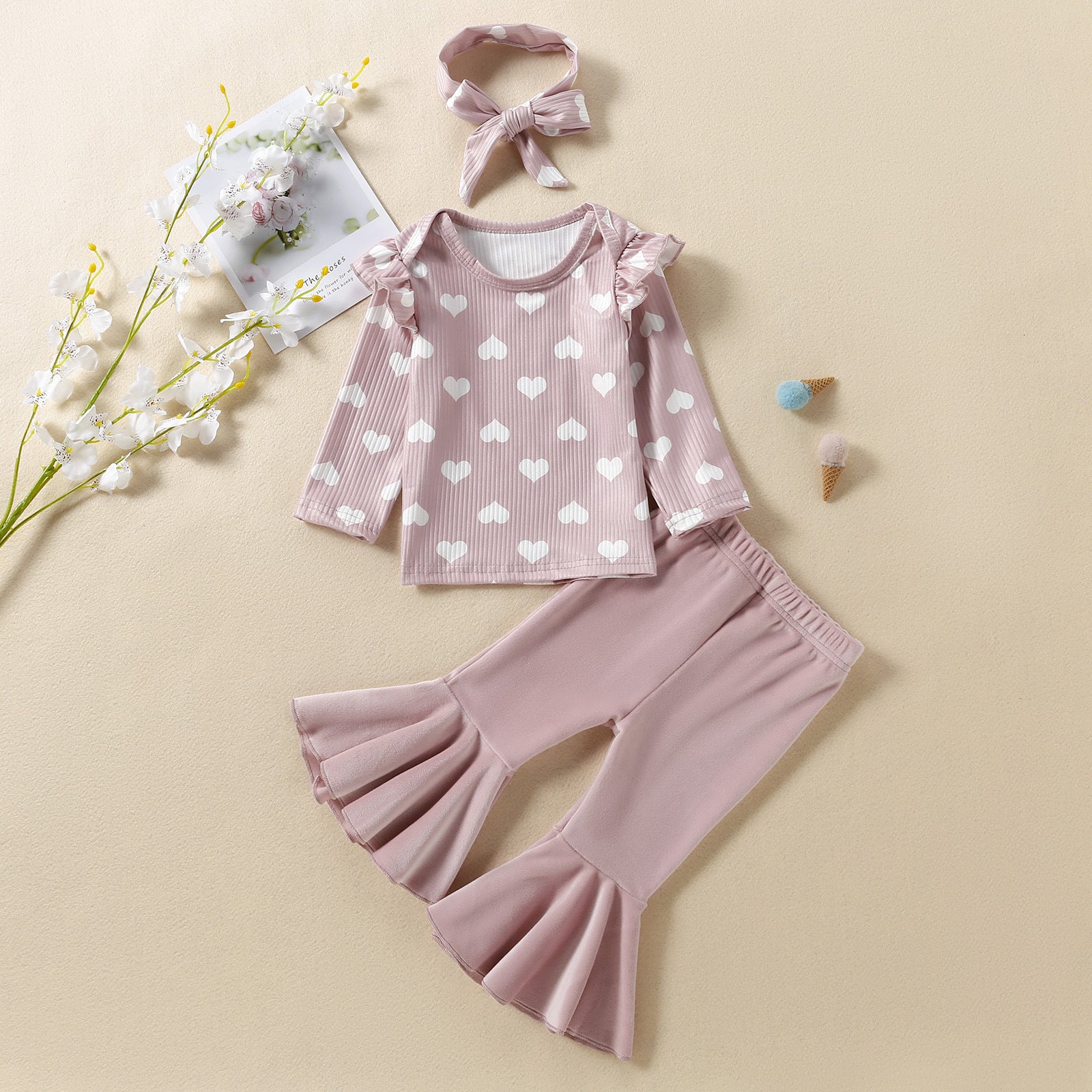 Completo Bambina 3 Pezzi  Maglietta Cuori, Pantaloni con Volant e Fascia Coordinata