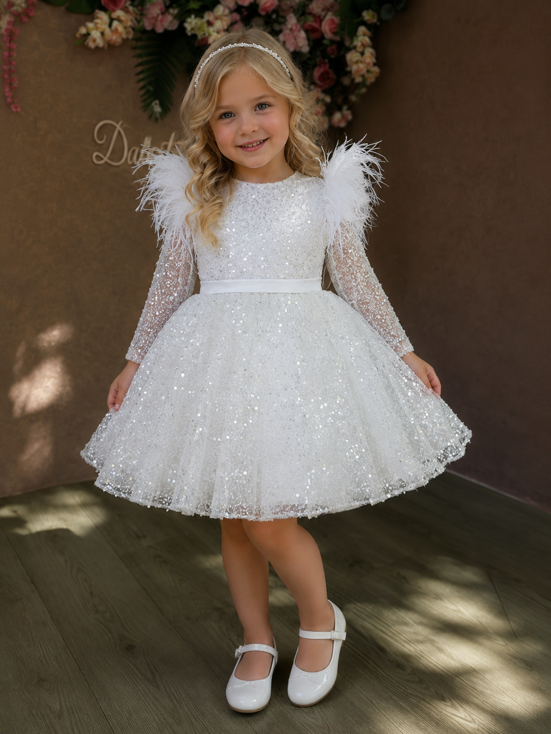 Abito da Cerimonia Bambina – Lusso e Eleganza con Paillettes e Piume
