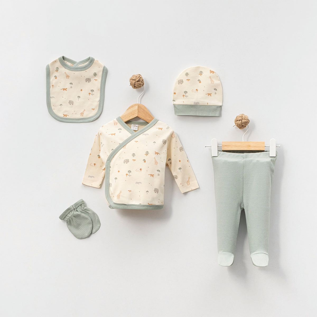 Set Neonato 5 Pezzi Verde Safari – Cotone Naturale con Stampa Animali